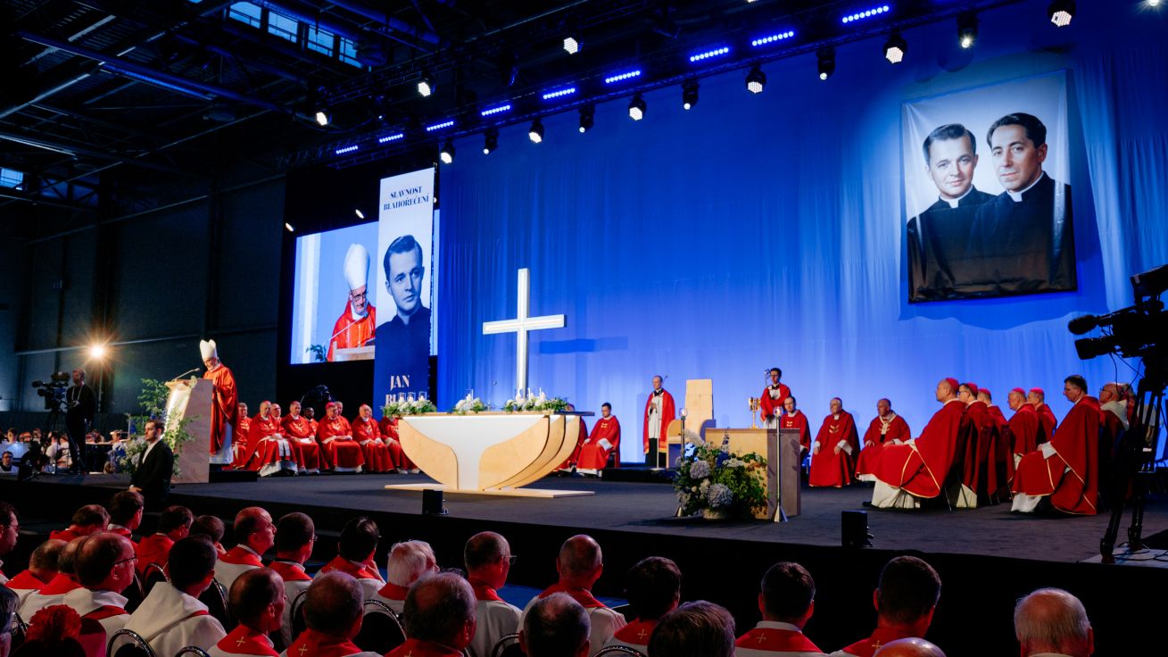 image:Image Beatifikační slavnost se konala v největší hale brněnského Výstaviště.