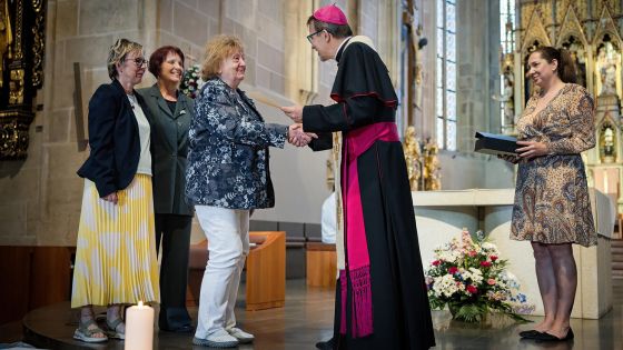 image:Image Biskup Tomáš Holub ocenil mimo jiné zaklada telky Festivalu duchovní kultury Letnice umělců.