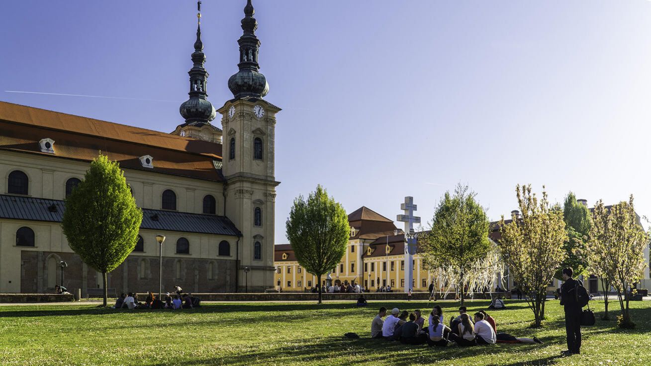 image:Image Prázdniny jsou příležitostí k setkání.