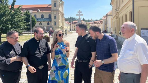 image:Image V neděli výprava amerických kněží s českými kořeny zamířila na Velehrad.