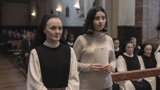 image:Image Filmové drama Neděle se točí kolem neobvyklé touhy sedmnáctileté Ainary, která cítí povolání k řeholnímu životu.