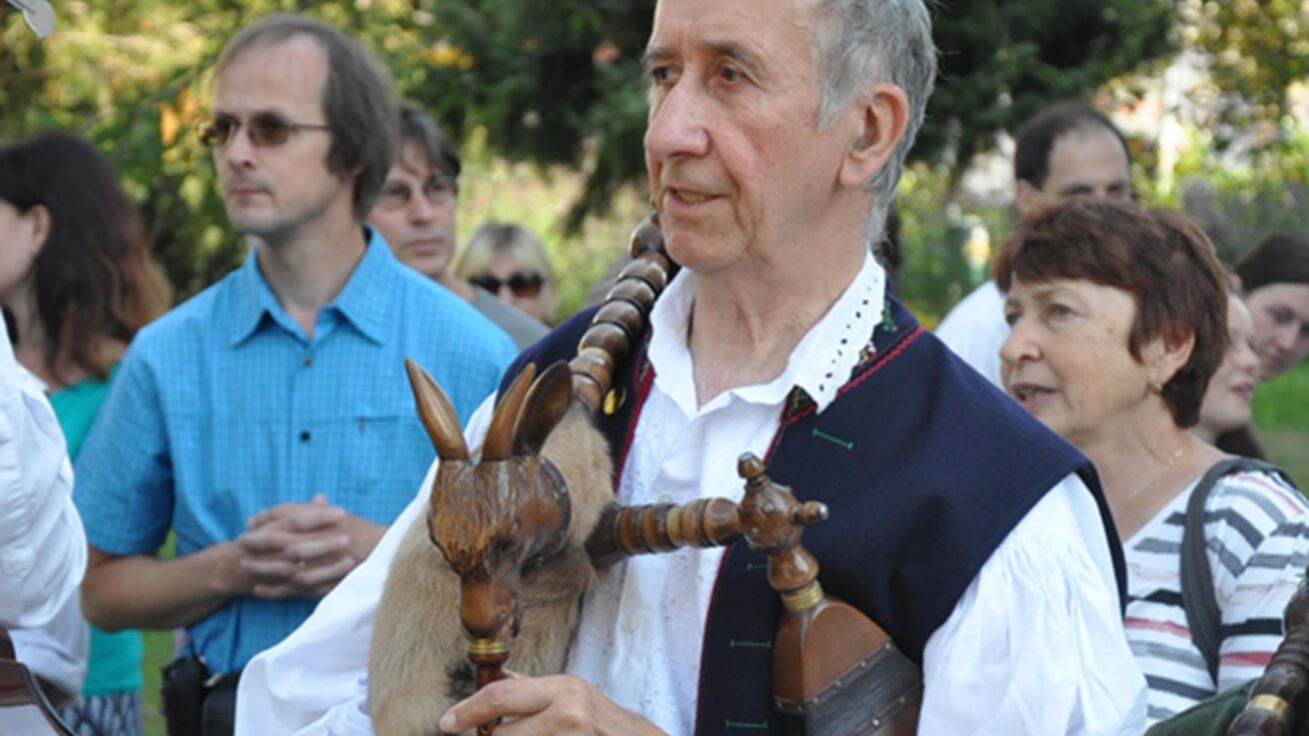 image:Image Kněz, malíř a dudák Pavel Kuneš je pravidelným účastníkem na mezinárodním dudáckém festivalu ve Strakonicích.