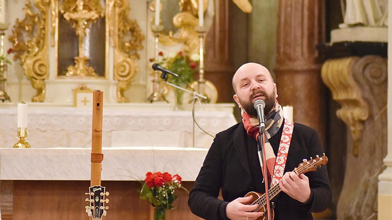 image:Image Bohoslužbu na příborské pouti zamilovaných hudebně doprovodil Pavel Helan.