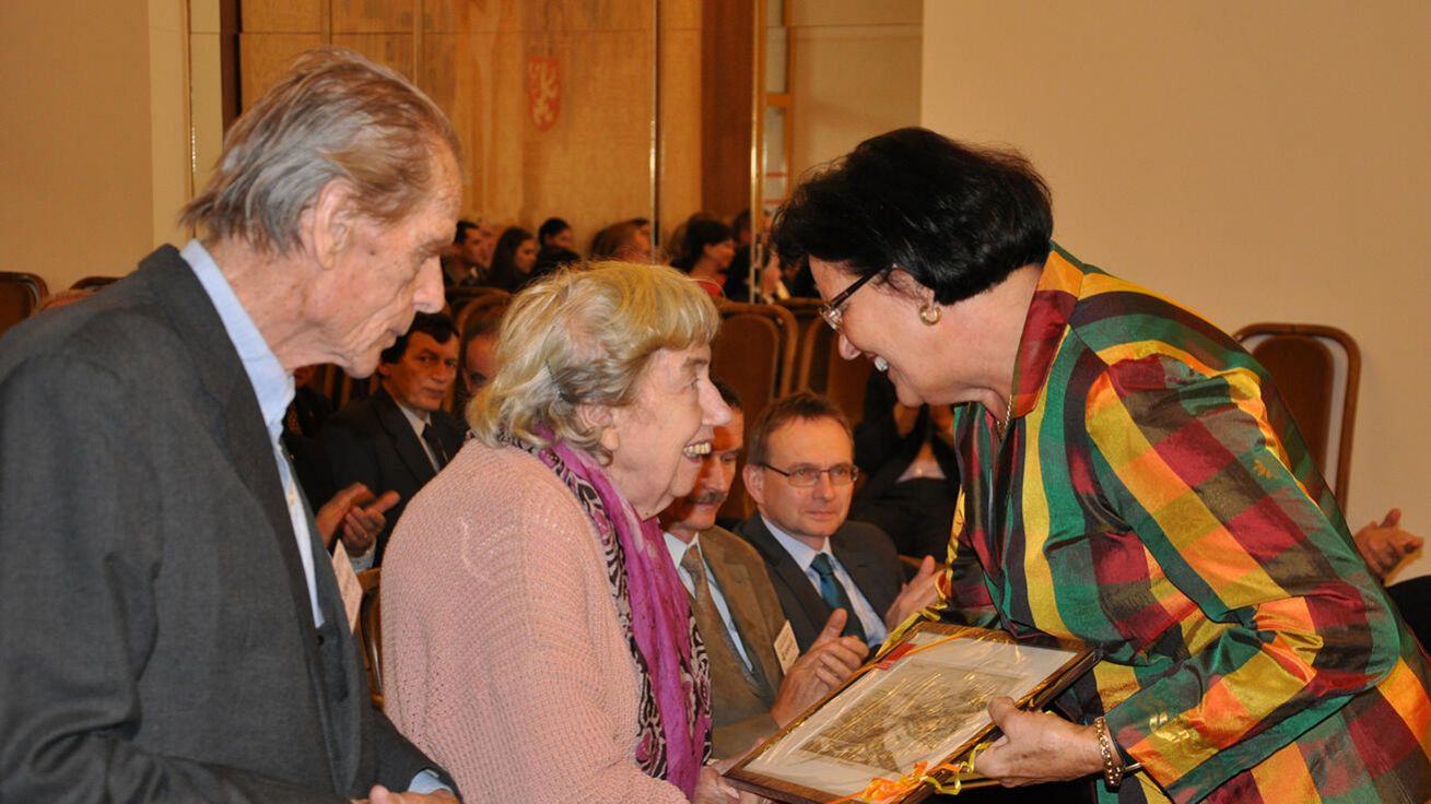 image:Image Gudrun Freifrau von Wiedersperg a manželé Holí.