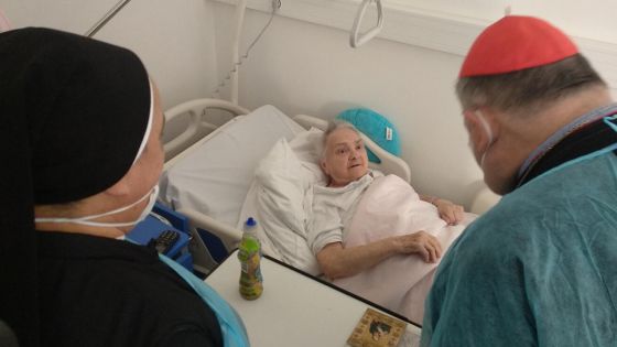 image:Image Kardinál Dominik Duka při návštěvě pacientů v Nemocnici sv. Kříže na pražském Žižkově.