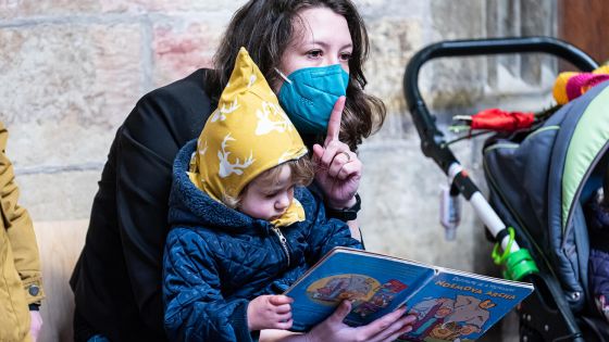 image:Image Děti dělají rozruch i radost. Díky nim vznikají i přátelství nově příchozích a stávajících farníků.