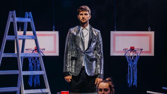 image:Image Hrad Tereziiny duše má v představení podobu svérázné „tělocvičny“, naplněné mnoha symboly.
