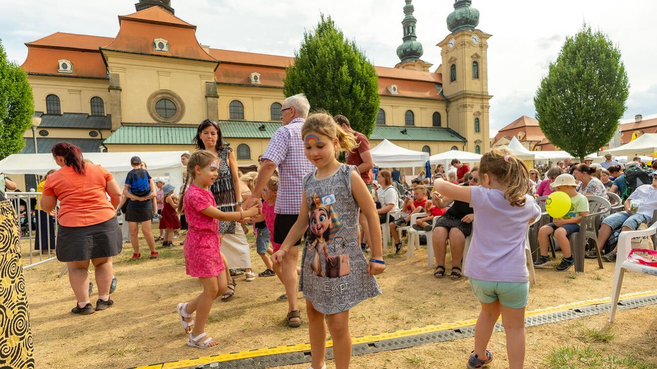 image:Image Velehradské setkání nabídlo zábavu i rodinám s dětmi.