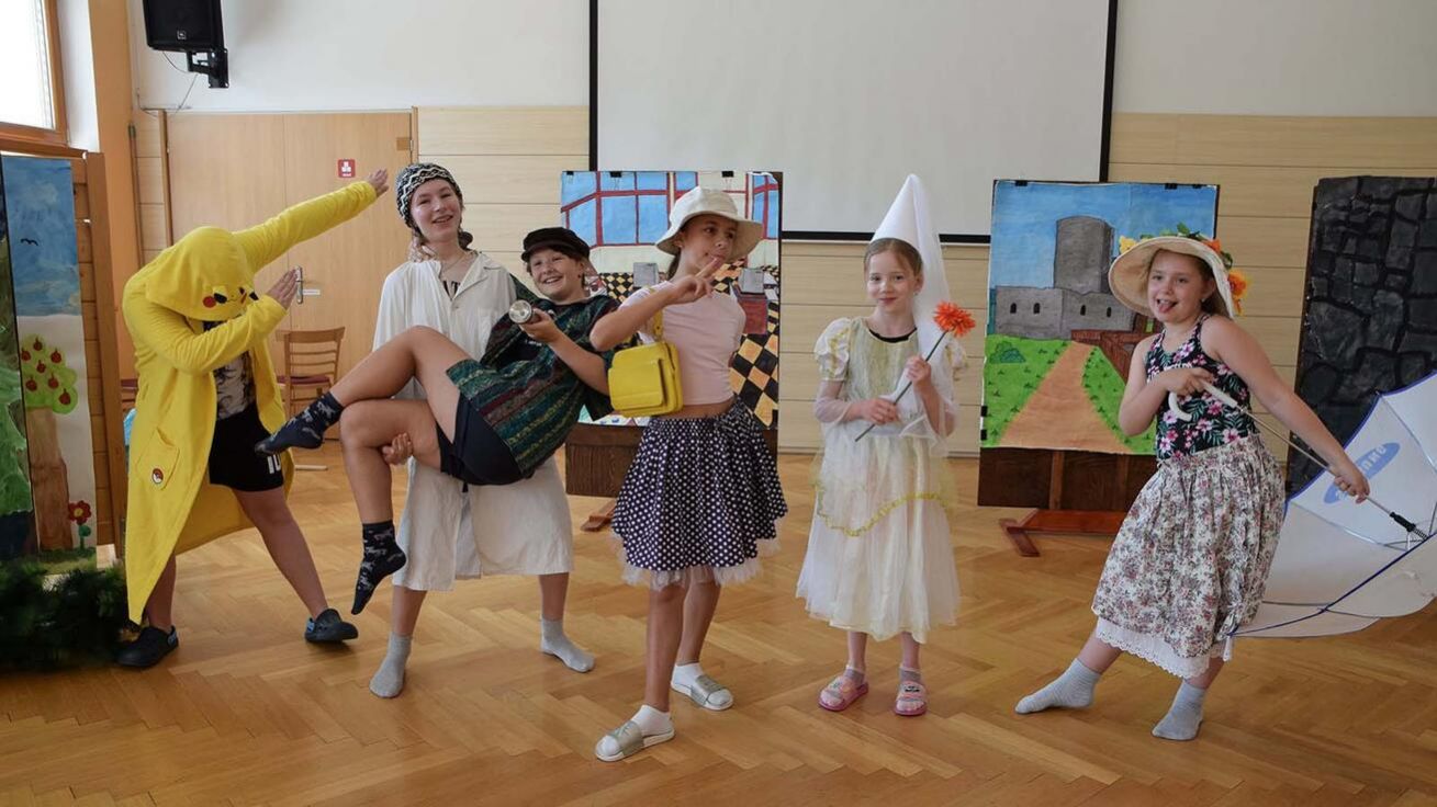 image:Image Závěrečné vystoupení sklidilo od diváků velký potlesk.