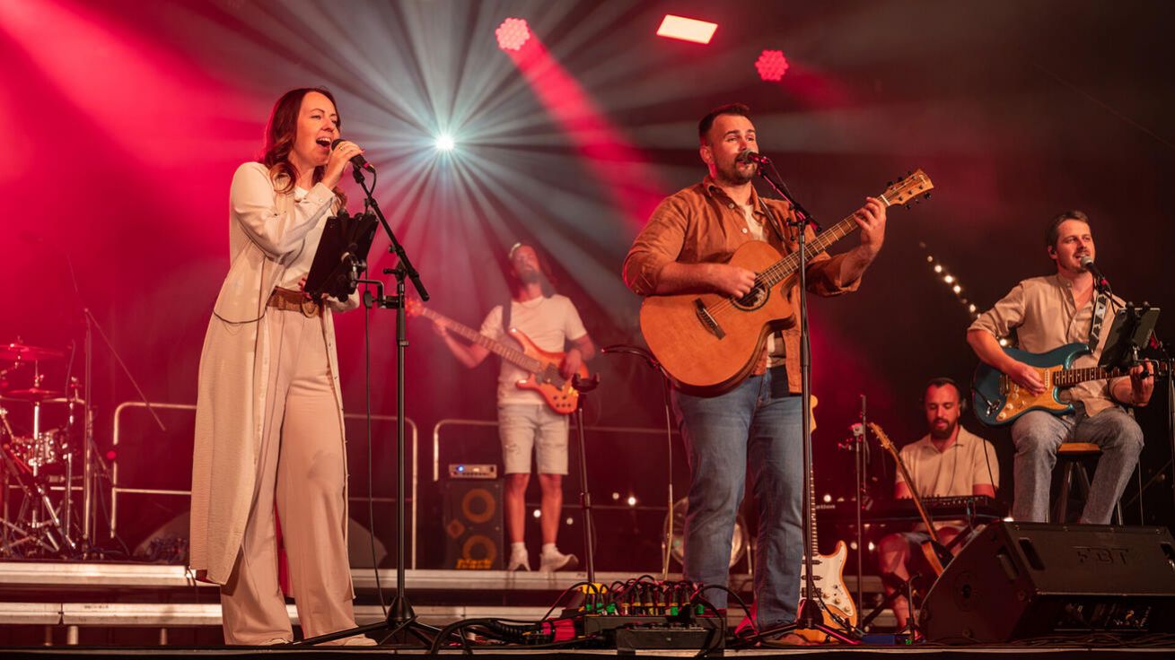 image:Image Středečním večerem chval se svědectvími provedl SINAI worship z Valašska.