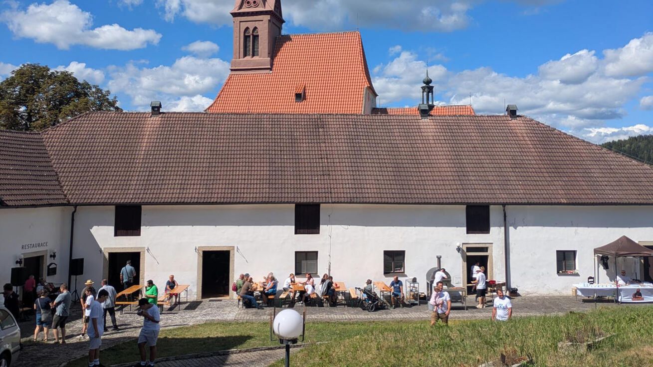 image:Image Dvůr naděje v Zátoni.
