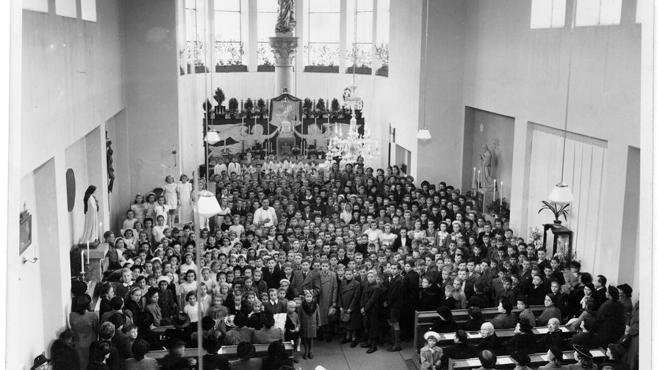 image:Image Procesí putovala 6. září 1936 na staveniště lhoteckého kostela.