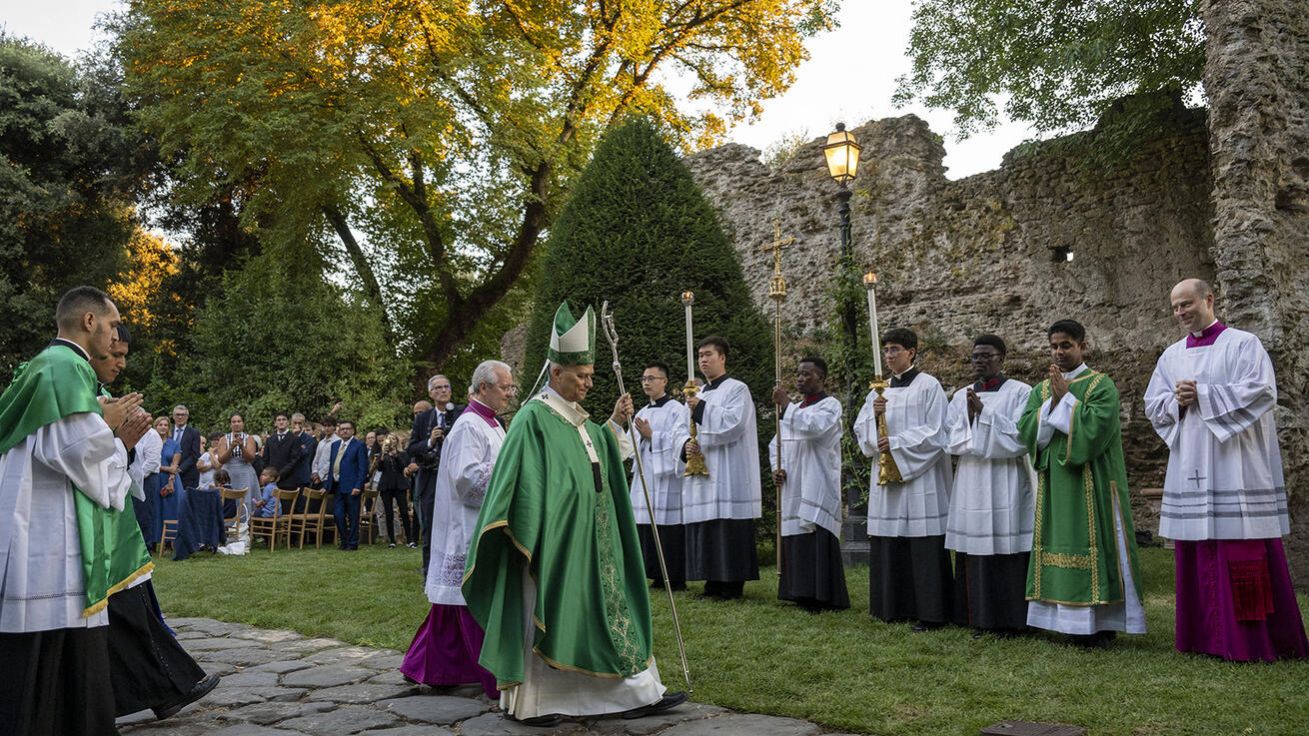 image:Image Bohoslužba v zahradách Castel Gandolfa zahájila Dobu stvoření.