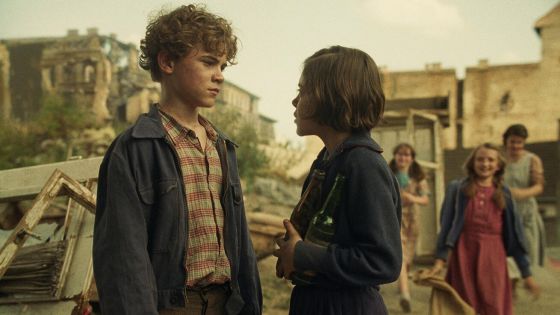image:Image Budapešť je ponurá, plná ruin, špíny a razií. A děti vyrůstají na ulici.