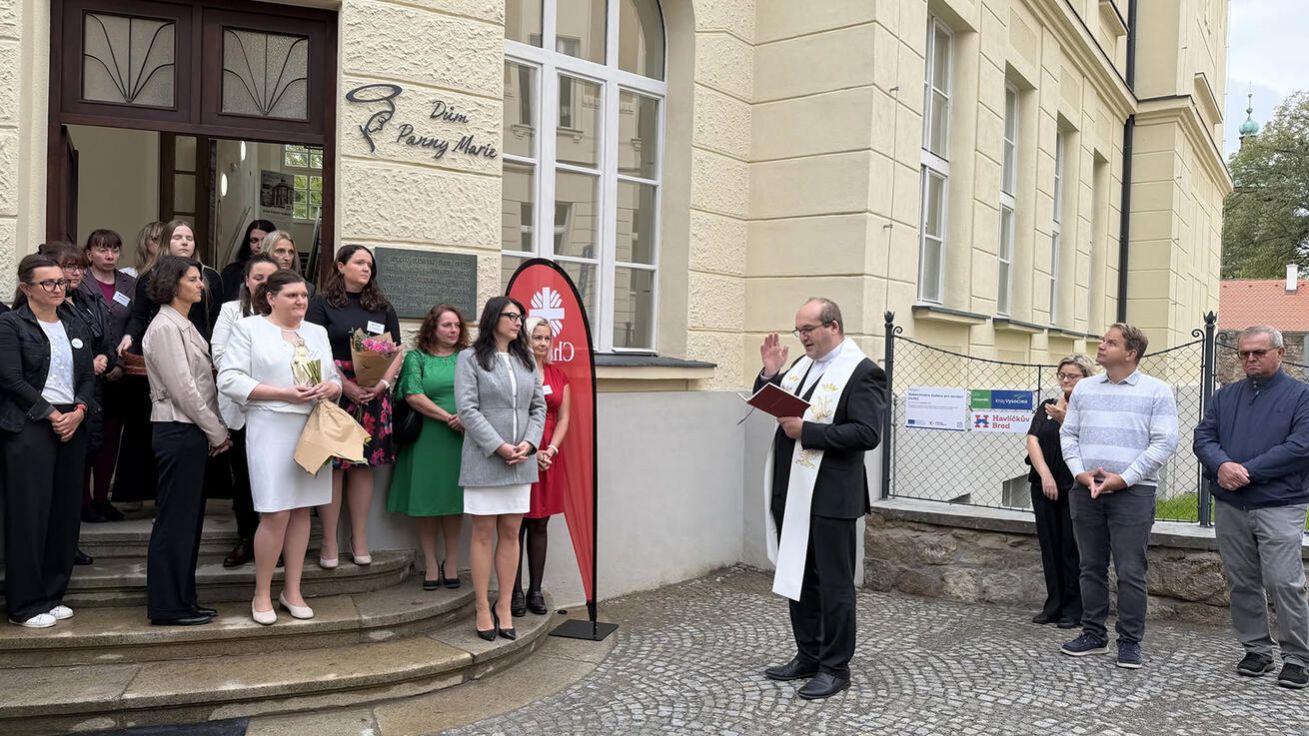 image:Image Sjednocení služeb pod jednu střechu uleví klientům, kteří byli často posíláni přes půl města. Nyní budou posláni maximálně do vedlejších dveří.