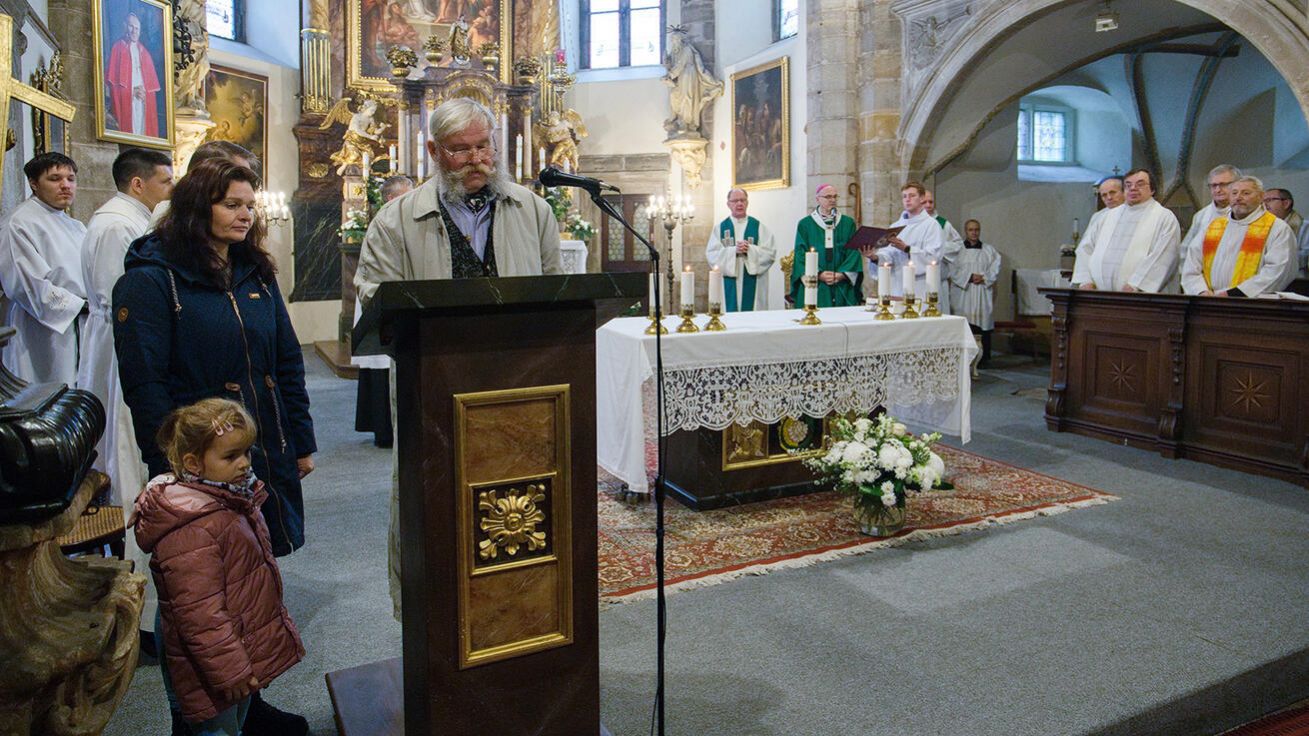 image:Image Prosby za porozumění, odpuštění a smíření zazněly stejně jako biblická čtení a promluva arcibiskupa Stanislava Přibyla v češtině i němčině.