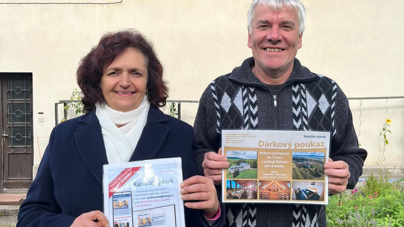 image:Image „Máme velikou radost z výhry,“ hlásí naši čtenáři Ivan a Marie Hejnovi ze Rtyně v Podkrkonoší, kteří ve Velké letní soutěži získali první místo – týdenní pobyt v Poutním domě v Králíkách. „I když jsme tam nedaleko byli letos na dovolené, rádi se tam podíváme zase. Králíky jsou naše oblíbené poutní místo. Je to pěkný dárek k 60. narozeninám, které jsme s manželkou letos oslavili,“ doplňuje Ivan Hejna. Hejnovi mají sedm dětí a pět vnoučat. Katolický týdeník odebírají už asi 30 let. Žijí ve Rtyni v Podkrkonoší na faře, kde se už 38 let starají o kostel.