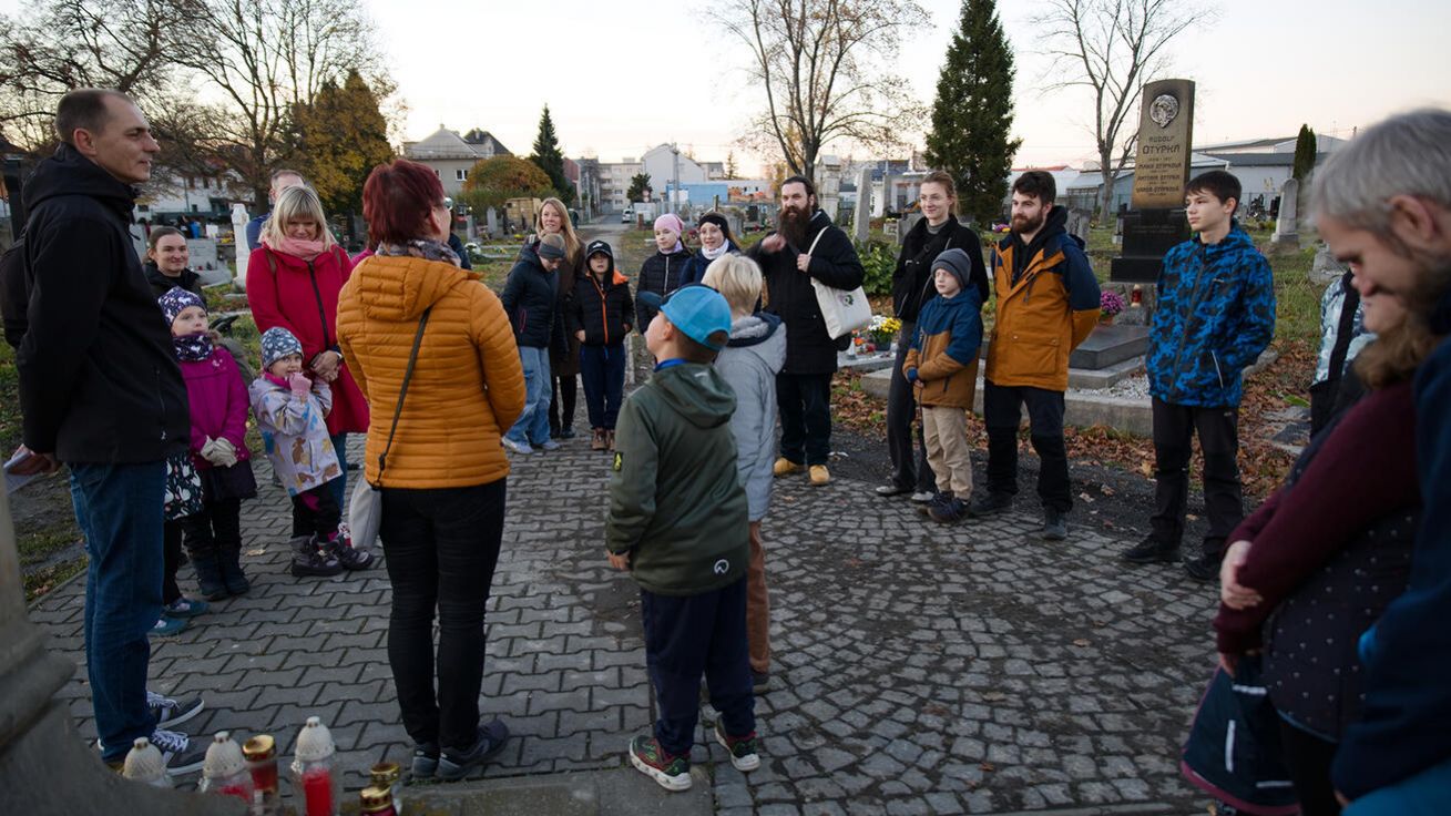 image:Image Bůh někdy dovolí zesnulým, aby na nás mrkli a dali nám malá znamení své přítomnosti…