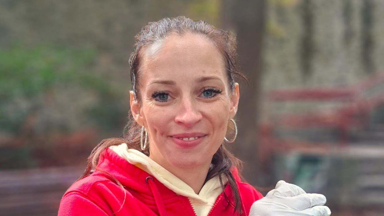 image:Image Nikola Kovářová staví teď i druhé na vlastní nohy.