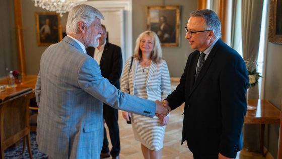 image:Image Setkávat se s politiky. I to je součást práce šéfa Asociace hospiců Roberta Huneše.