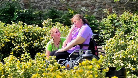 image:Image Práce v hospici znamená mimo jiné sdílet starosti druhých.