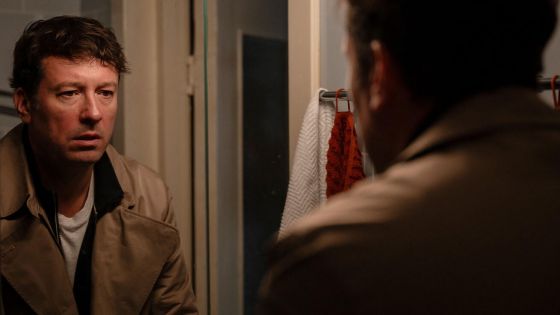 image:Image Hrdina Gleb (Dmitrij Mazurov) se ve filmu mění z úspěšného podnikatele s navenek ideální rodinou v osobnost, jejíž morálka se zcela rozkládá. Dovedou ho k tomu dvě fatální rozhodnutí.