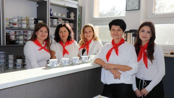 image:Image Z farníků v Dolním Němčí jsou najednou „kavárníci“ a obsluhovat se učí i děti.