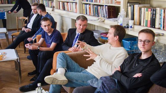 image:Image Při společné debatě.