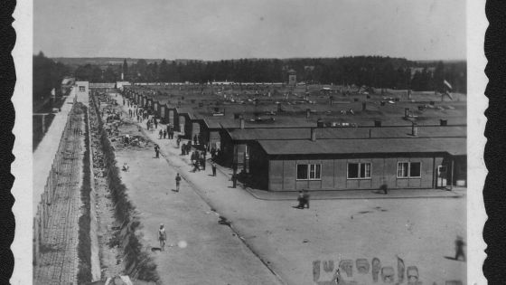 image:Image Historický snímek zachycující podobu koncentračního tábora Dachau v dubnu 1945.